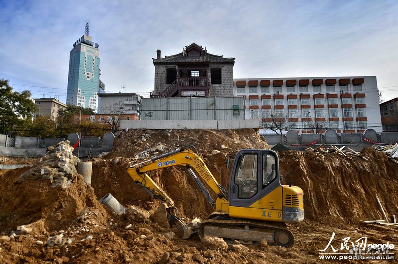 济南百年建筑先拆再建 被挖成孤岛(高清)