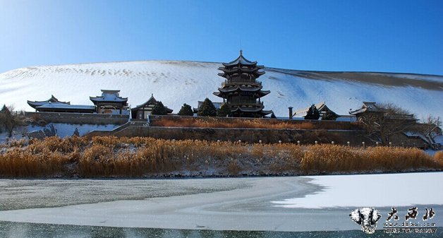 【大美甘肃】雪后敦煌景色迷人