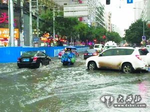 一小时急暴雨 水淹金城寸步难行