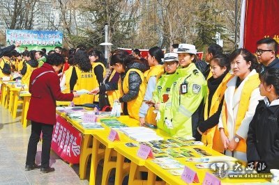 甘肃学雷锋志愿服务活动月启动